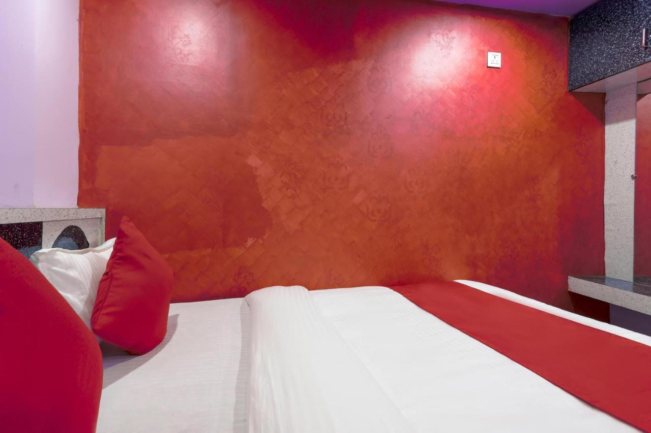 Oyo 45752 Hotel Sb Palace Godarpura ภายนอก รูปภาพ