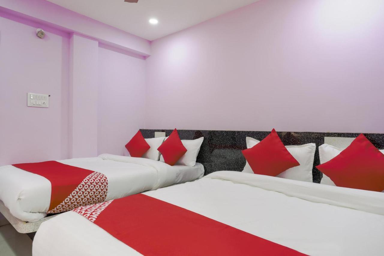 Oyo 45752 Hotel Sb Palace Godarpura ภายนอก รูปภาพ