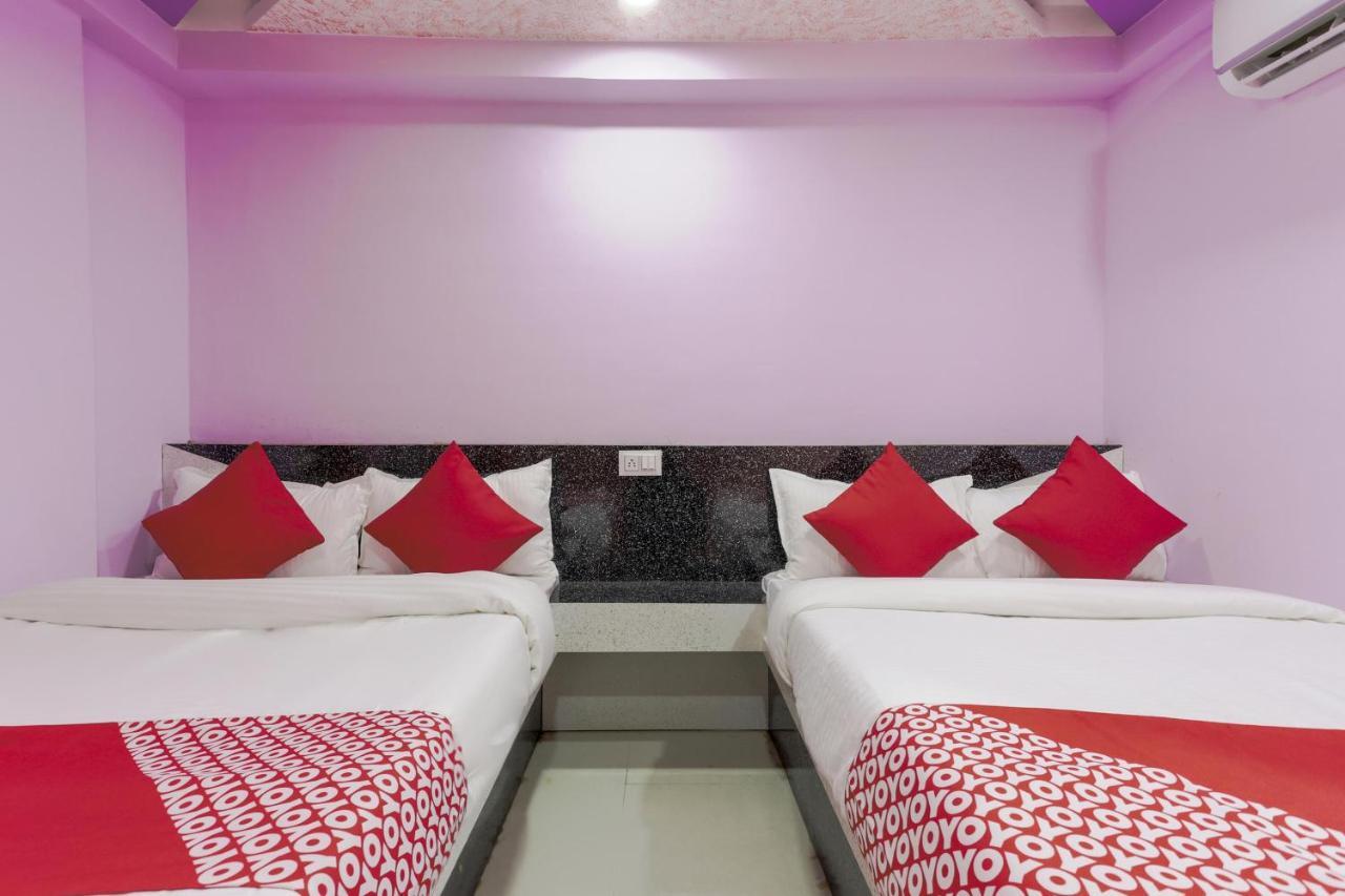 Oyo 45752 Hotel Sb Palace Godarpura ภายนอก รูปภาพ