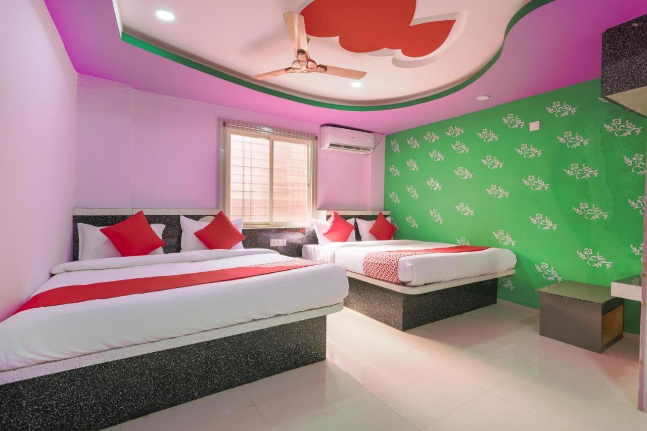 Oyo 45752 Hotel Sb Palace Godarpura ภายนอก รูปภาพ