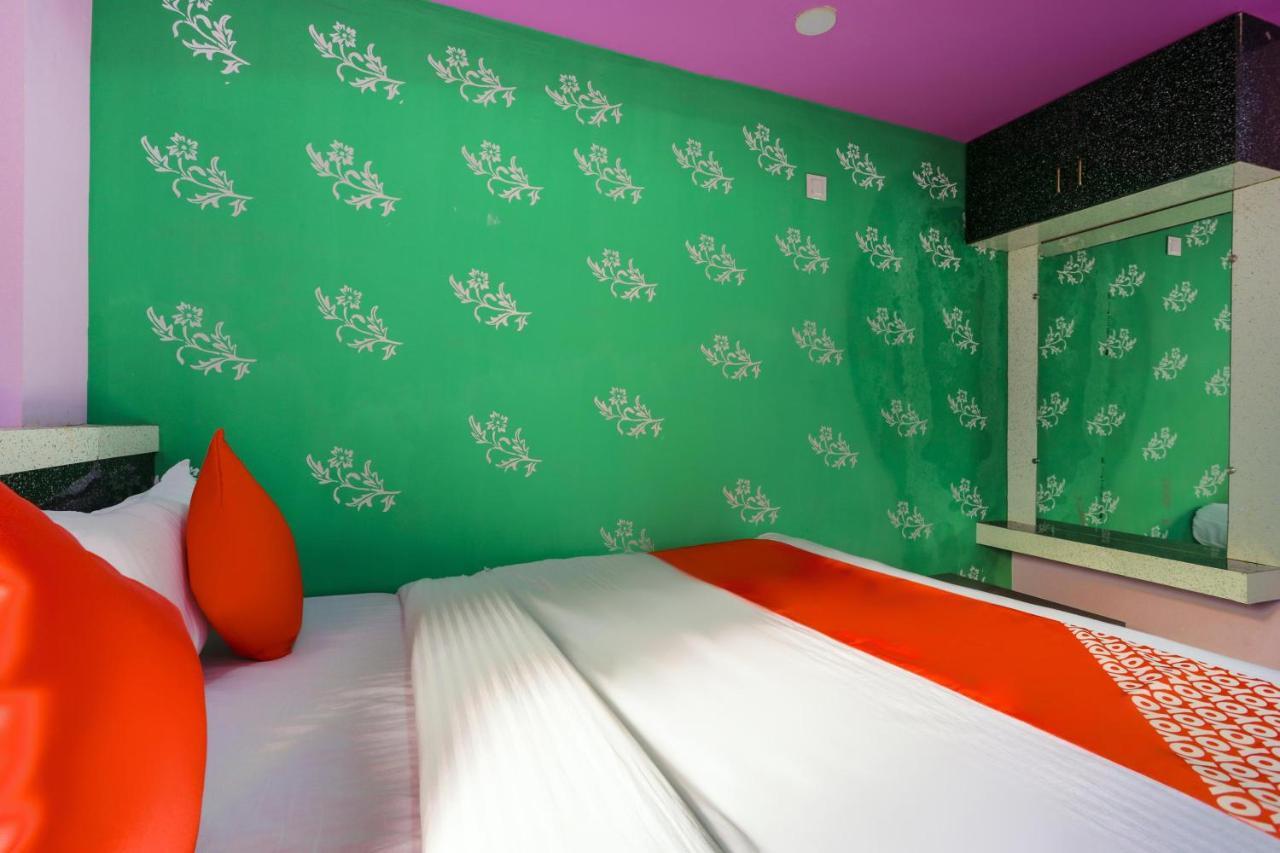 Oyo 45752 Hotel Sb Palace Godarpura ภายนอก รูปภาพ